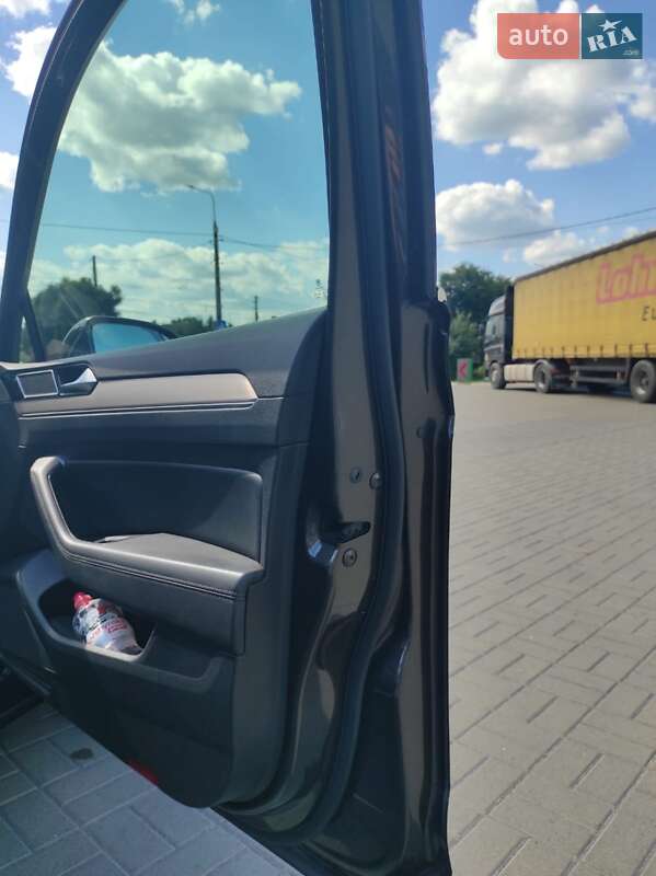 Універсал Volkswagen Passat 2015 в Житомирі