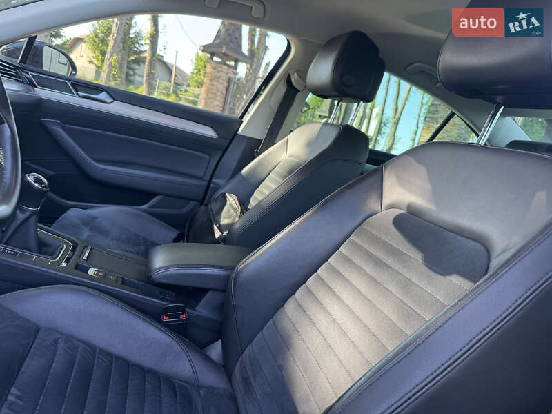 Седан Volkswagen Passat 2016 в Стрию