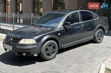 Седан Volkswagen Passat 2001 в Одессе