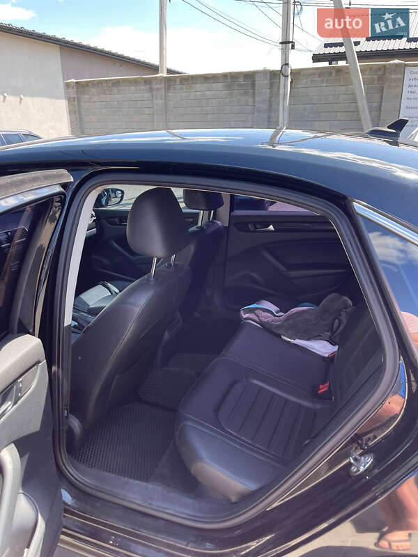 Седан Volkswagen Passat 2012 в Львове