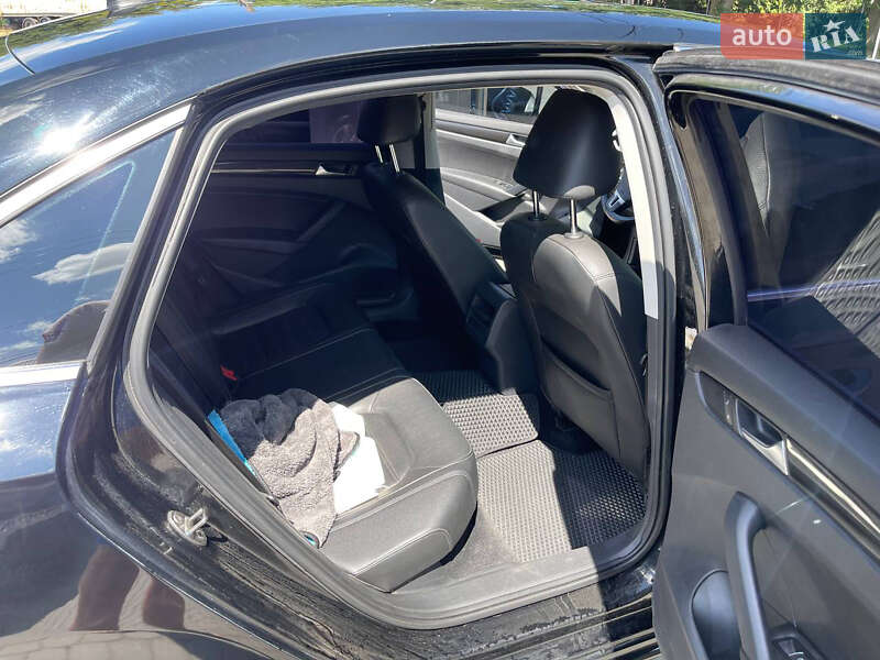 Седан Volkswagen Passat 2012 в Львове