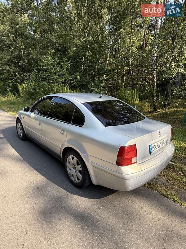 Седан Volkswagen Passat 1999 в Олевске