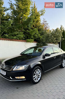 Седан Volkswagen Passat 2011 в Ровно