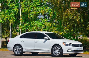 Седан Volkswagen Passat 2017 в Днепре