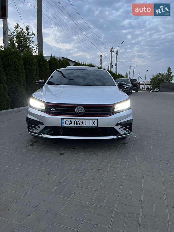 Седан Volkswagen Passat 2018 в Черкасах