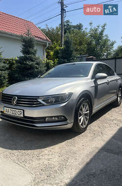 Седан Volkswagen Passat 2016 в Києві