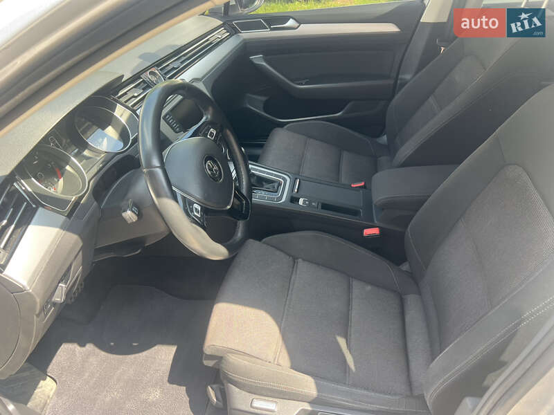 Седан Volkswagen Passat 2016 в Києві