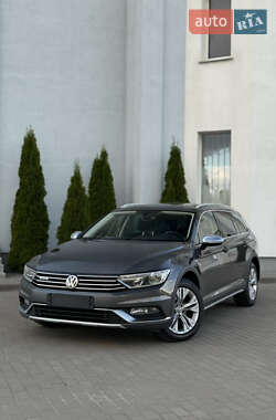 Універсал Volkswagen Passat 2017 в Житомирі