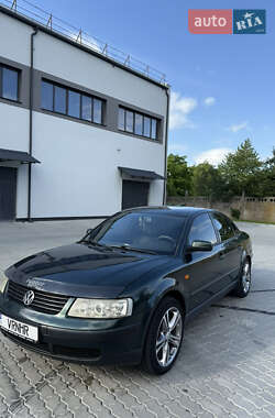 Седан Volkswagen Passat 1997 в Бориславе