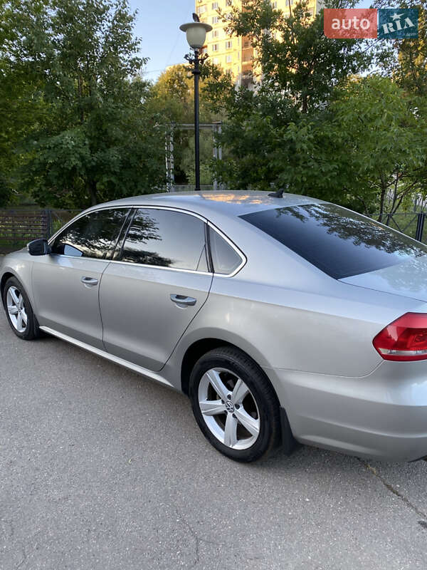 Седан Volkswagen Passat 2013 в Киеве