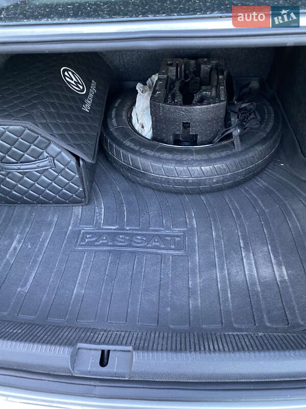Седан Volkswagen Passat 2013 в Киеве
