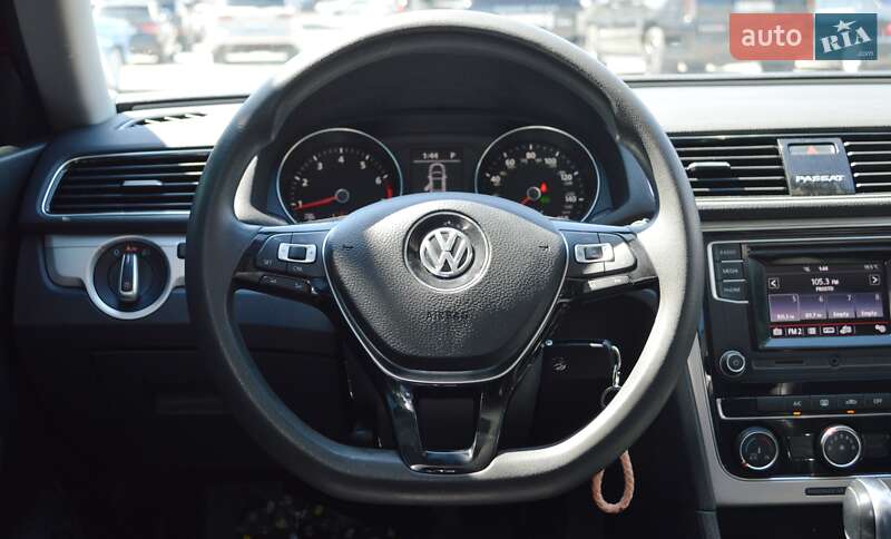 Седан Volkswagen Passat 2018 в Одессе