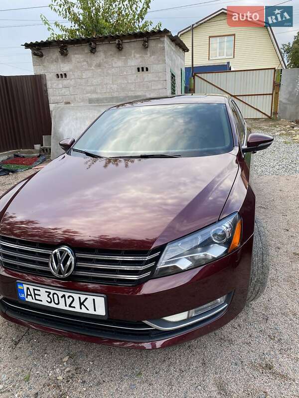Седан Volkswagen Passat 2011 в Днепре