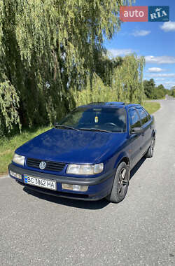Седан Volkswagen Passat 1995 в Зборові
