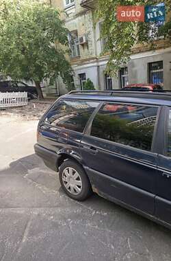 Универсал Volkswagen Passat 1993 в 