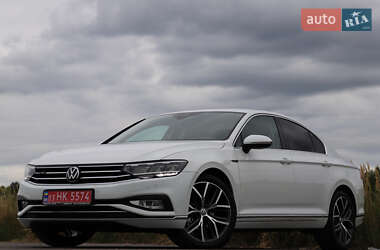 Седан Volkswagen Passat 2021 в Дрогобичі