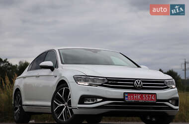 Седан Volkswagen Passat 2021 в Дрогобыче
