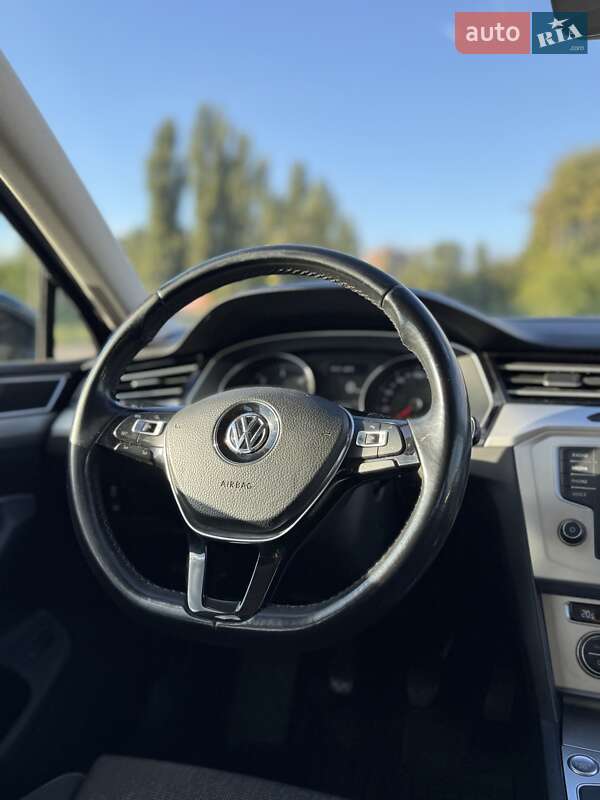 Універсал Volkswagen Passat 2015 в Києві