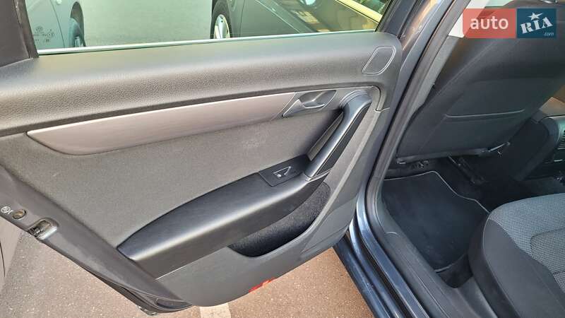 Универсал Volkswagen Passat 2011 в Киеве