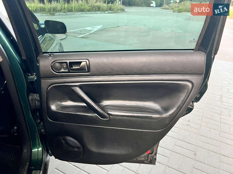 Седан Volkswagen Passat 1999 в Попільні