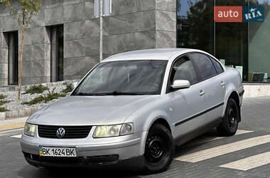 Седан Volkswagen Passat 2000 в Луцке