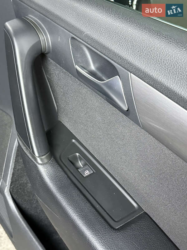 Універсал Volkswagen Passat 2014 в Одесі