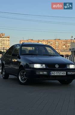 Седан Volkswagen Passat 1994 в Одессе