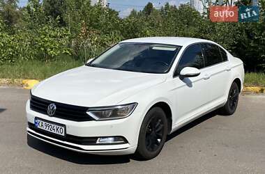 Седан Volkswagen Passat 2015 в Києві