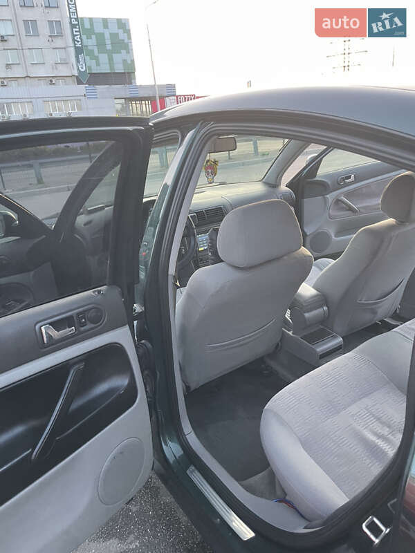 Седан Volkswagen Passat 1999 в Києві
