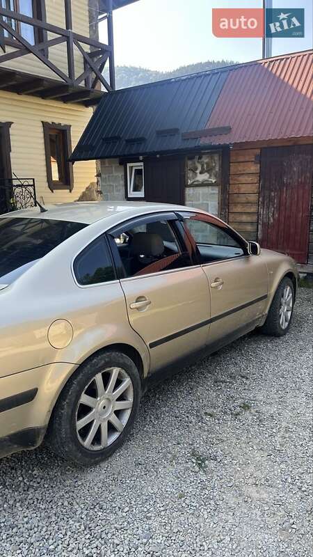 Седан Volkswagen Passat 2000 в Надворной