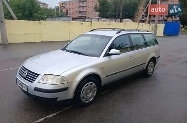 Універсал Volkswagen Passat 2001 в Харкові