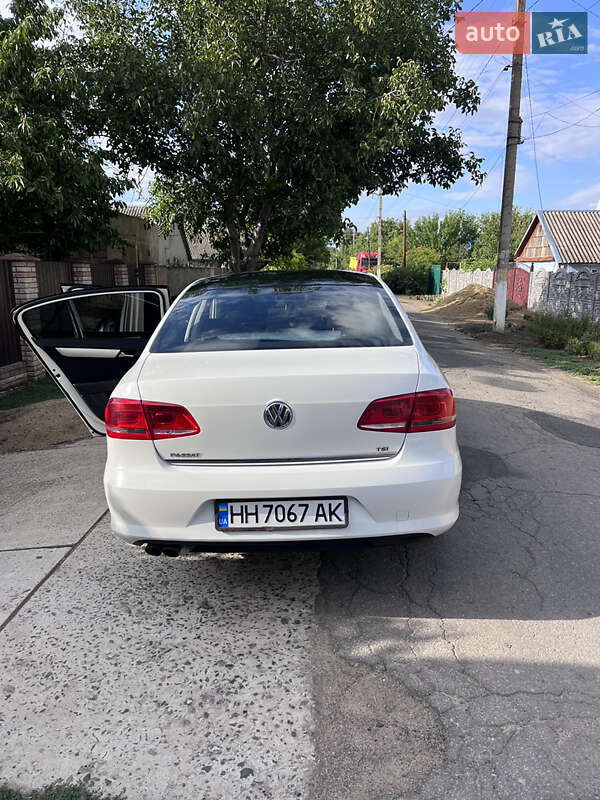 Седан Volkswagen Passat 2012 в Одесі