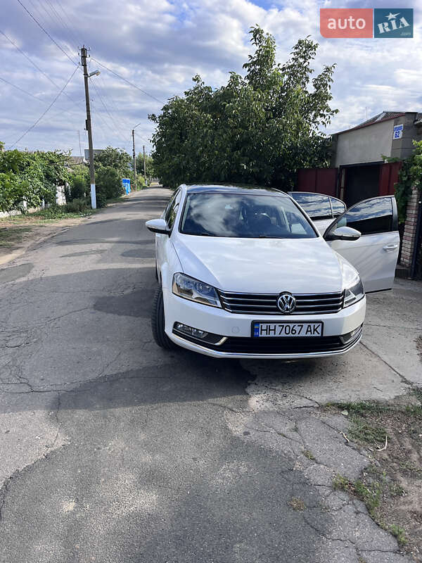 Седан Volkswagen Passat 2012 в Одесі