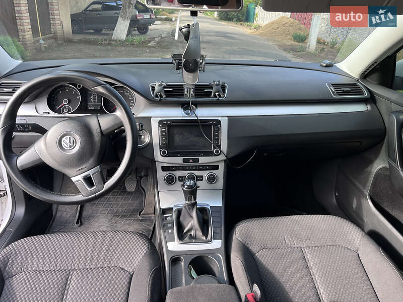 Седан Volkswagen Passat 2012 в Одесі