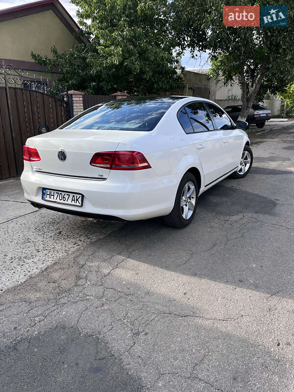 Седан Volkswagen Passat 2012 в Одесі