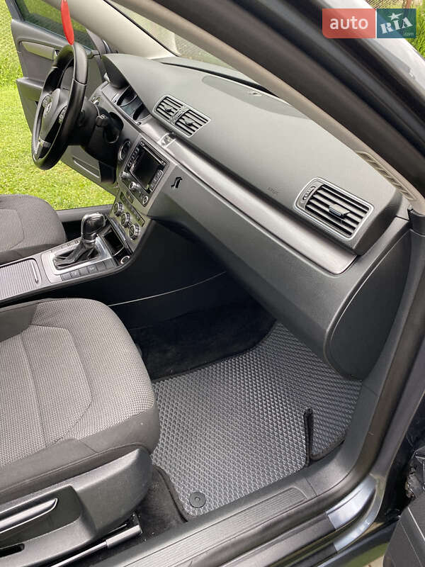 Універсал Volkswagen Passat 2011 в Дрогобичі