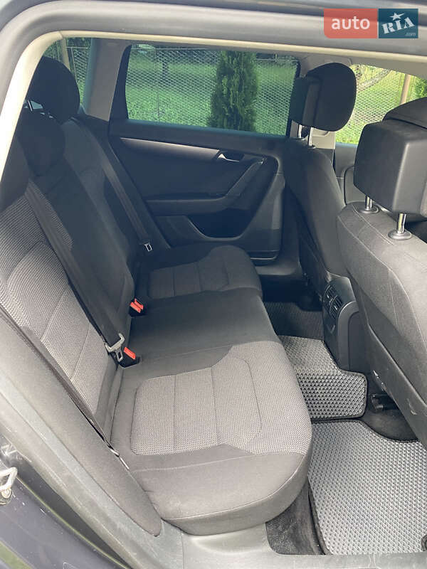 Універсал Volkswagen Passat 2011 в Дрогобичі