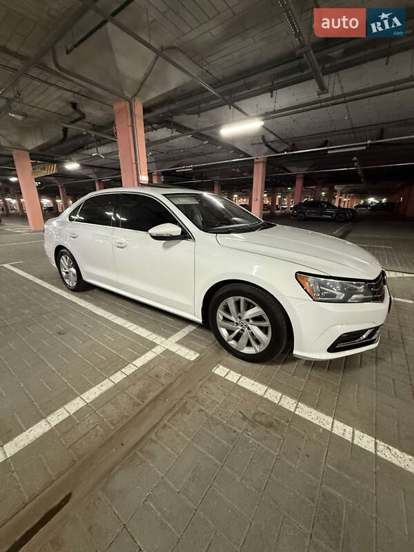 Седан Volkswagen Passat 2018 в Києві