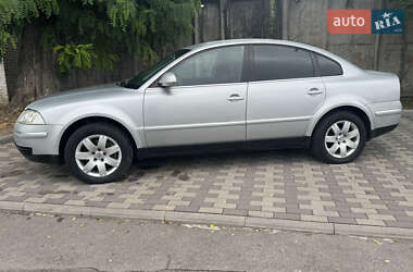 Седан Volkswagen Passat 2004 в Лубнах