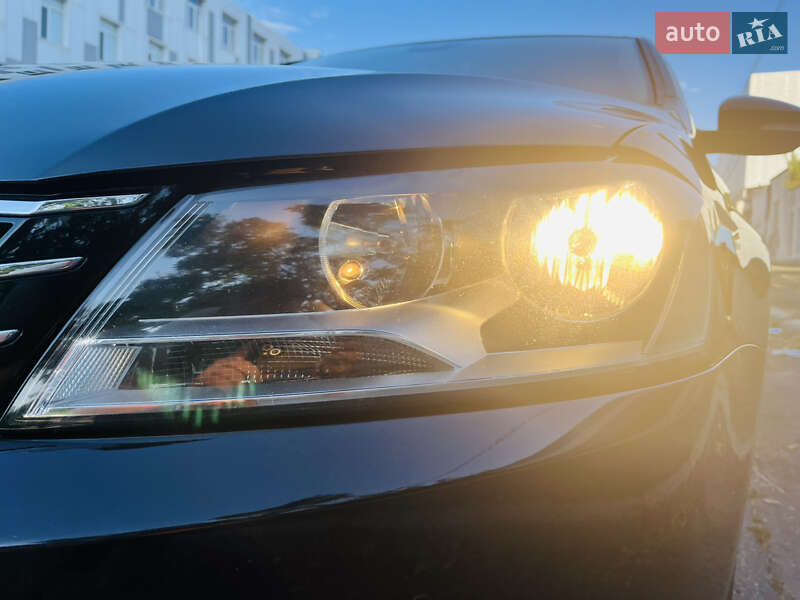 Универсал Volkswagen Passat 2014 в Одессе