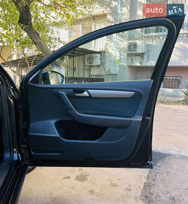Универсал Volkswagen Passat 2014 в Одессе