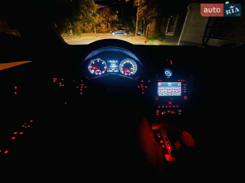 Универсал Volkswagen Passat 2014 в Одессе