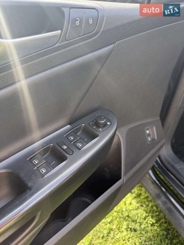 Універсал Volkswagen Passat 2010 в Чернівцях