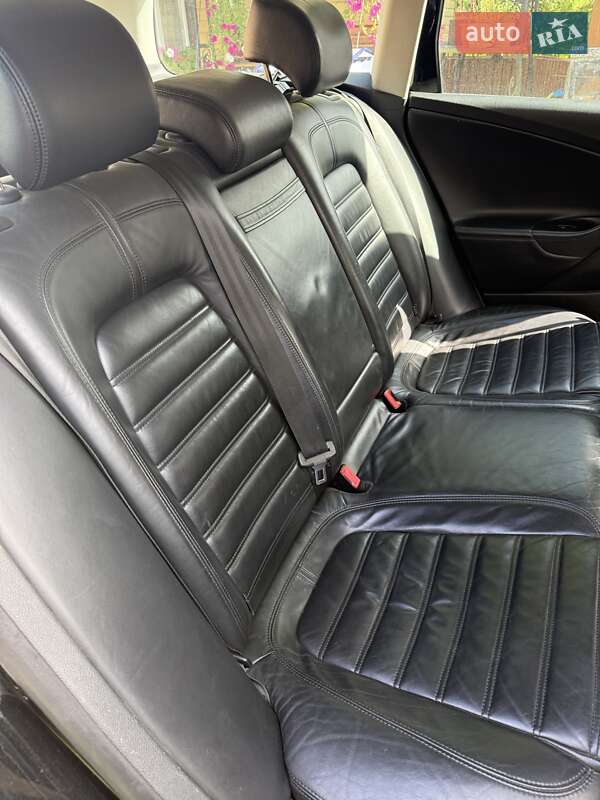 Універсал Volkswagen Passat 2010 в Чернівцях