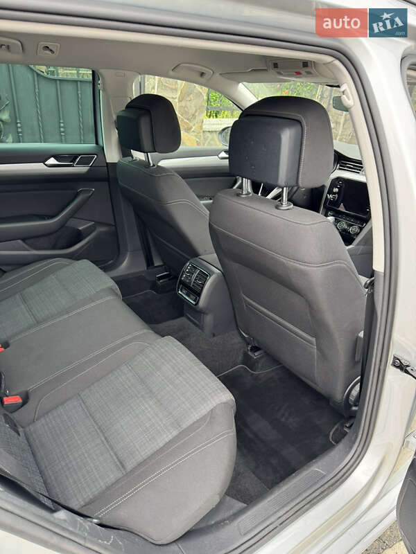 Универсал Volkswagen Passat 2020 в Ивано-Франковске