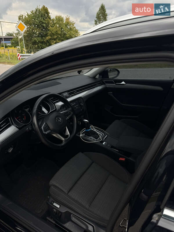 Универсал Volkswagen Passat 2020 в Киеве