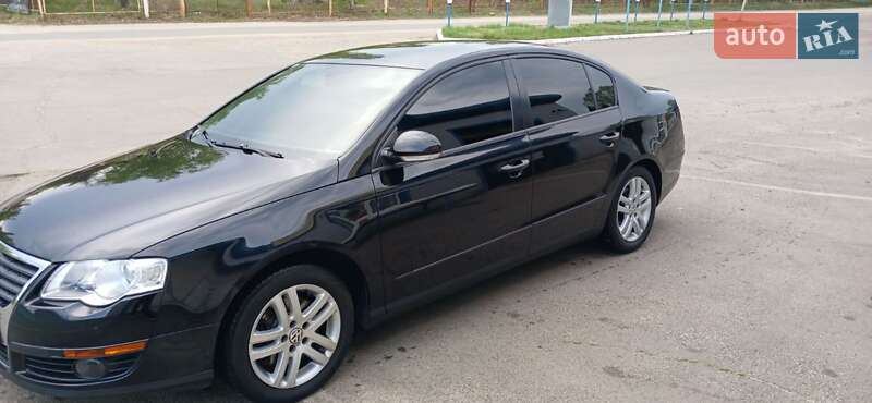 Седан Volkswagen Passat 2006 в Макарові
