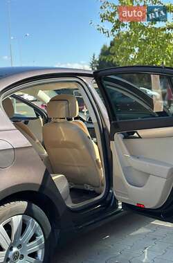 Седан Volkswagen Passat 2011 в Иршаве