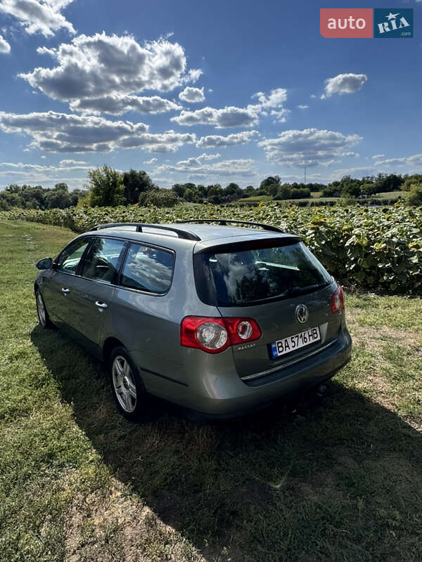 Универсал Volkswagen Passat 2006 в Благовещенском фото 2 Универсал Volkswagen Passat 2006 в Благовещенском