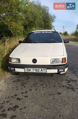 Універсал Volkswagen Passat 1990 в Славуті